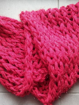 Knitted neck warmer, red