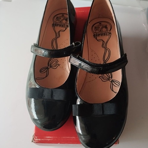Garvalin black ballerina shoes like new, size 33 with strap and bow