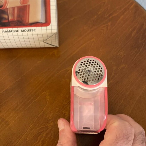 Lint remover for knitted fabrics like new