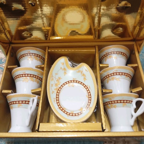 Coffee set new with gold details, 6 cups and 6 saucers