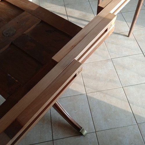 Marquetry round dining table 1950s, refurbished, extension, 110cm diameter