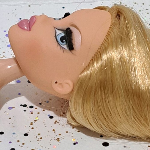 Bratz The Movie Cloe doll used with flaws