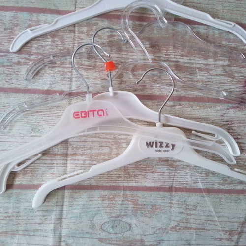 Children's plastic hangers like new, pack of 6, length 32 cm