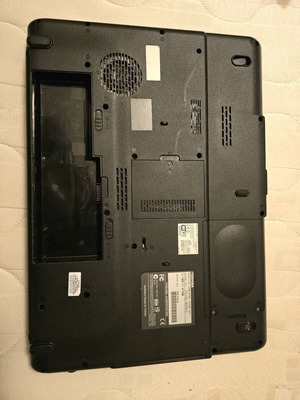 TOSHIBA Satellite L 355D 17" μεταχειρισμένο για ανταλλακτικά χωρίς πληκτρολόγιο δίσκο μνήμη φορτιστή