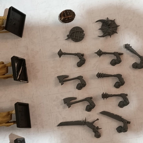 Warhammer Chaos Beastmen Ungors & Raiders 27 plastic figures like new with extra bitz