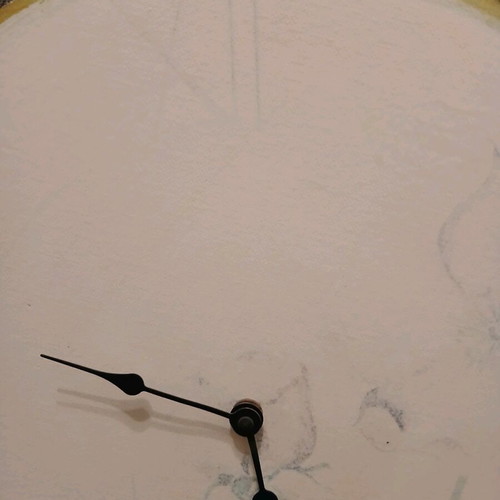 Wall clock like new with floral design analog