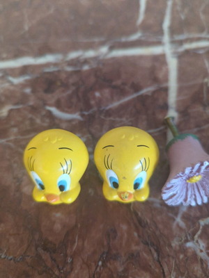 Various used knobs, pack