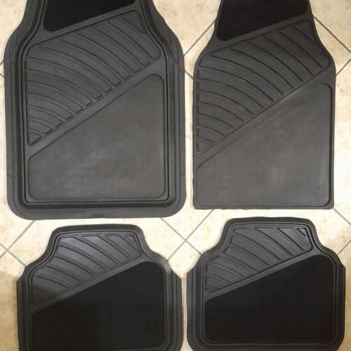 Car Floor Mats Set 4 Pieces Black Rubber and Carpet Like New