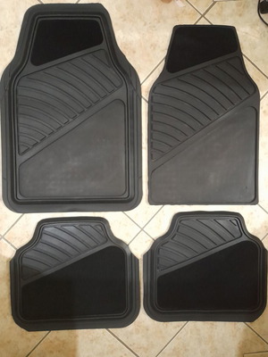 Car Floor Mats Set 4 Pieces Black Rubber and Carpet Like New