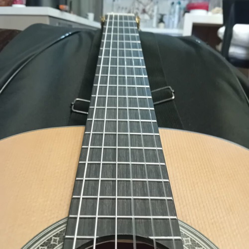 Salvador Cortez Classic Spanish Guitar like new with case