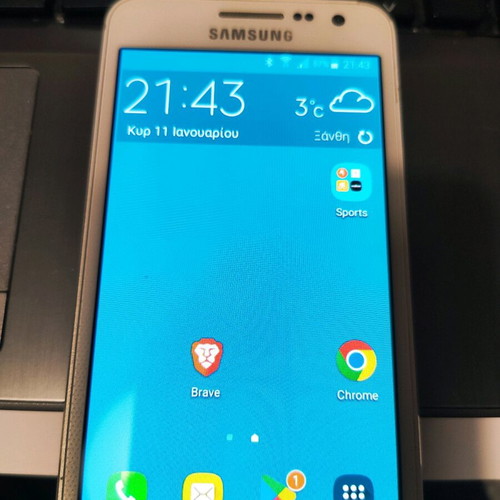 Samsung Galaxy A3 white pearl like new with memory card