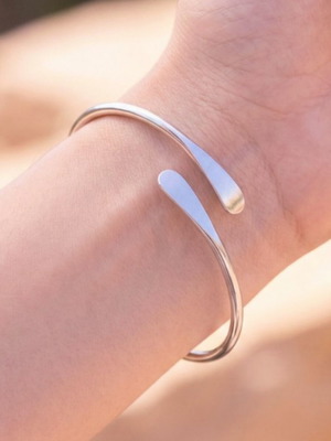 Minimal silver cuff bracelet new, adjustable metal alloy