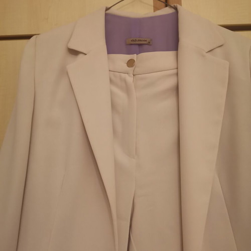 Ecru women's suit set like new, jacket size 40, pants size 42