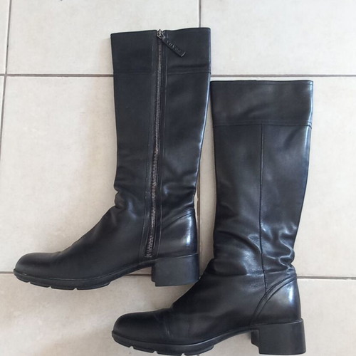 Prada woman boots black size 38.5 like new