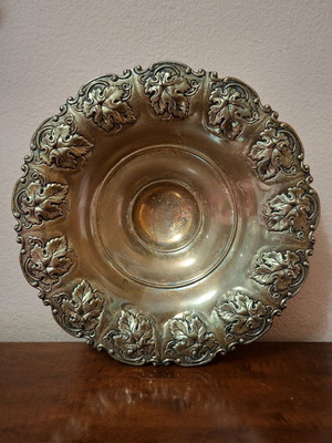 Classic silver-plated Clarte centerpiece like new