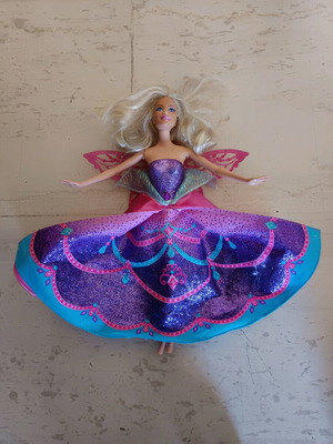 Barbie Mariposa & The Fairy Princess Catania doll used with transforming wings and dress