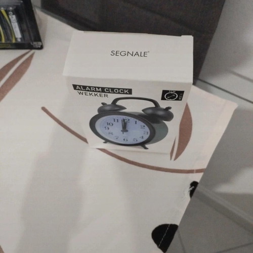 Alarm clock analog tabletop new with alkaline batteries