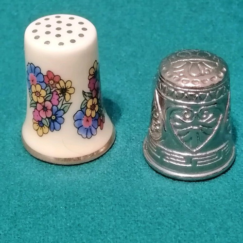 Collectible thimbles like new, set of 2 pieces