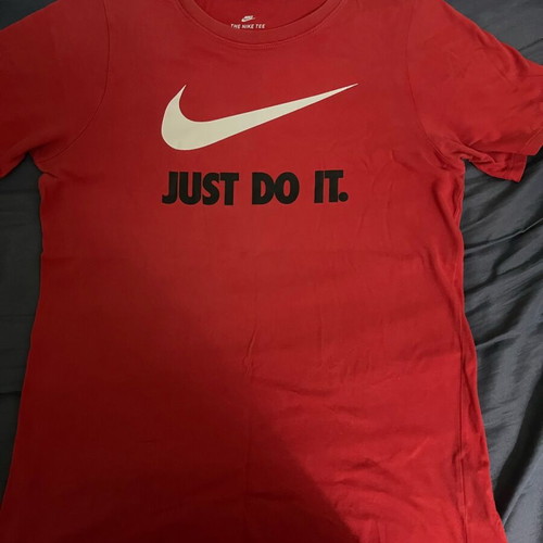 Nike tee new, red size M