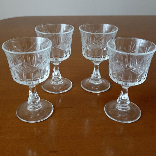Vintage liqueur glasses set of 4, like new