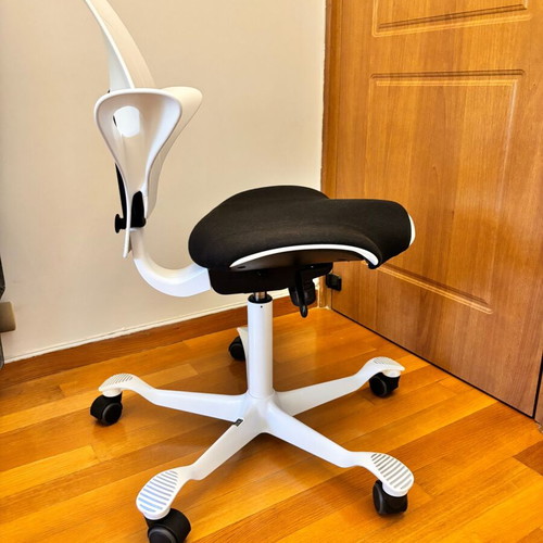 HAG Capisco Puls 8020 ergonomic office chair like new