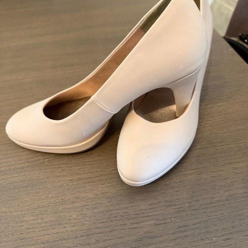 Pink shoes size 41 new