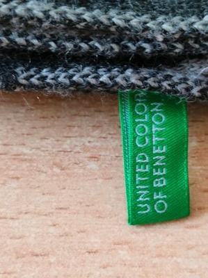 United Colors of Benetton scarf with England flag design, grey and black