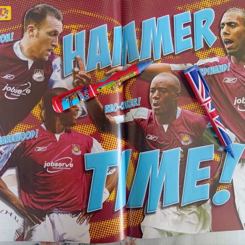 Match football magazine issue 2-8/5/2006 like new with West Ham poster