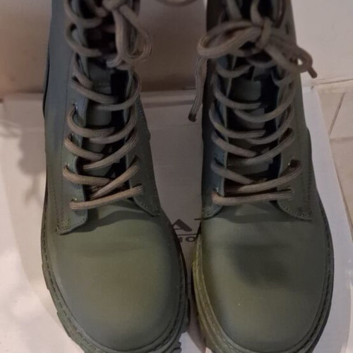 Khaki ankle boots size 36 like new with laces and zipper