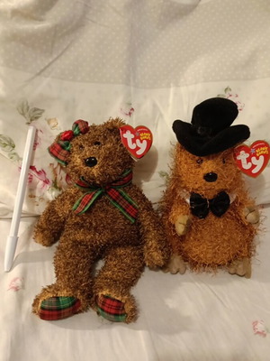 Ty Beanie Babies set of 2 new collectibles Phil and Happy Holidays