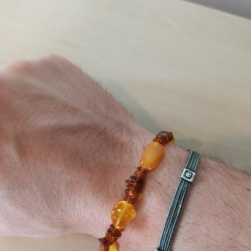Amber bracelet like new with elastic, brown and orange