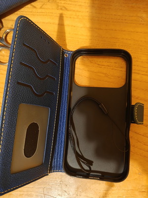 Iphone 17 Pro case new, blue