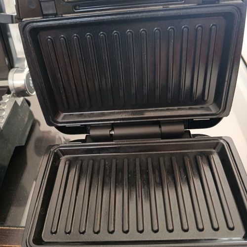Silver Crest sandwich maker and waffle iron new with removable plates
