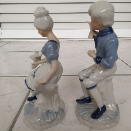 Vintage decorative figurines of boy and girl like new, 19 cm tall