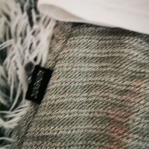 Knitted elastic skirt like new, grey with white top gift
