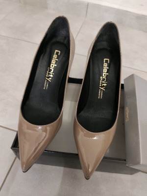 Patent leather nude pumps size 36 like new