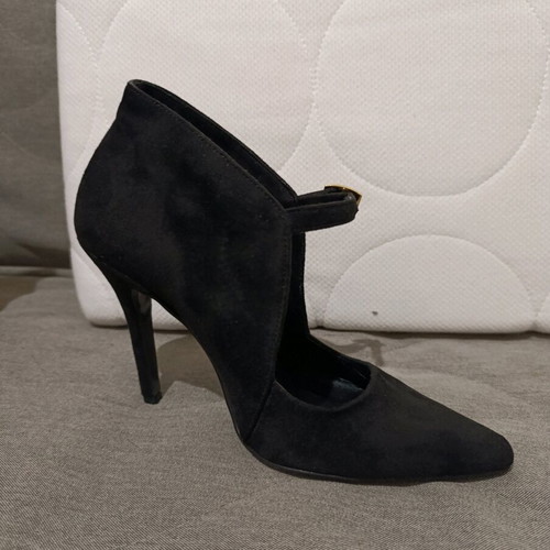 Black bootie style pumps size 37 like new