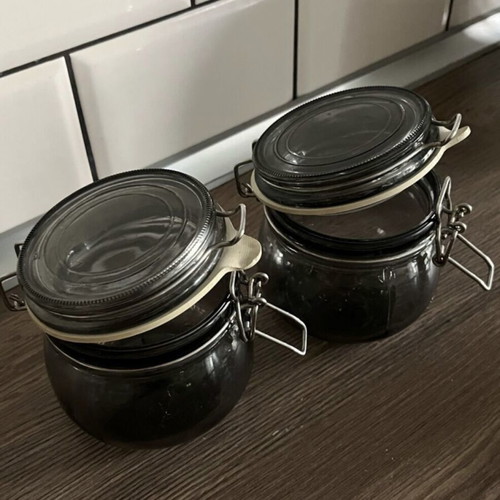 Set of 2 glass storage containers used with lid and clip