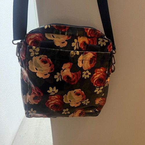 Floral bag like new with multiple compartments and crossbody strap