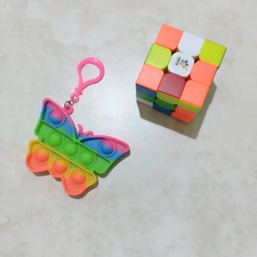 Rubik's Cube 3x3 and Butterfly Pop It Fluo Set like new