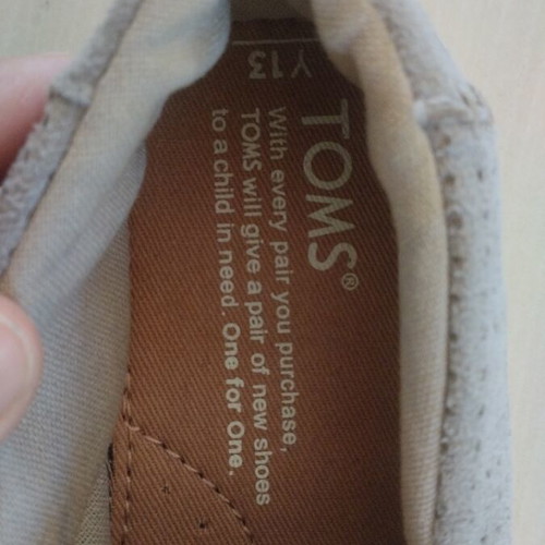 Toms shoes gray slip-on moccasins like new, size 31