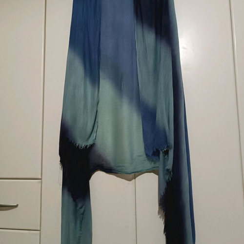 Scarf like new in shades of blue