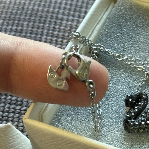 Swarovski necklace black swan like new