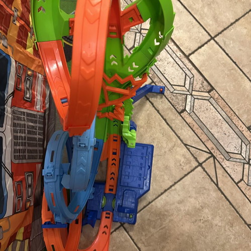 Hot Wheels racetrack with 4 loops