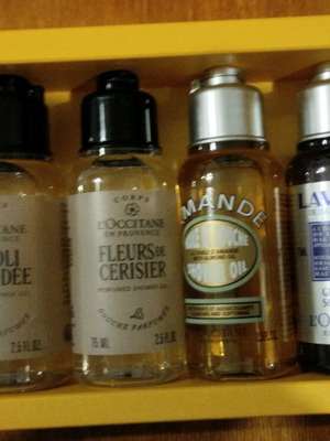 Σετ δώρου L'Occitane en Provence Floral Edition Body Care για ταξίδι