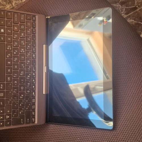 Asus Transformer 2-in-1 tablet-laptop used, one leg not original