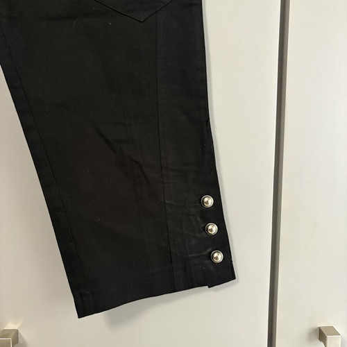 Black Capri Pants women's large with strass detail and decorative buttons like new
