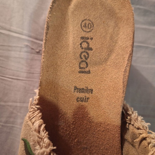 Ideal Shoes fantasy platform sandals like new, size 40, multicolor