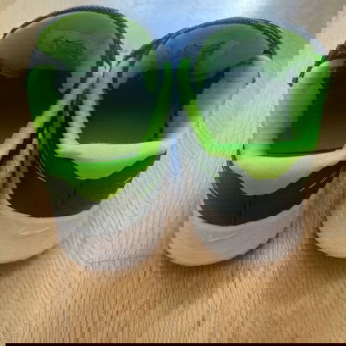 Nike sneakers μεταχειρισμένα, γκρι και πράσινα, μέγεθος 25