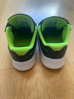 Nike sneakers μεταχειρισμένα, γκρι και πράσινα, μέγεθος 25